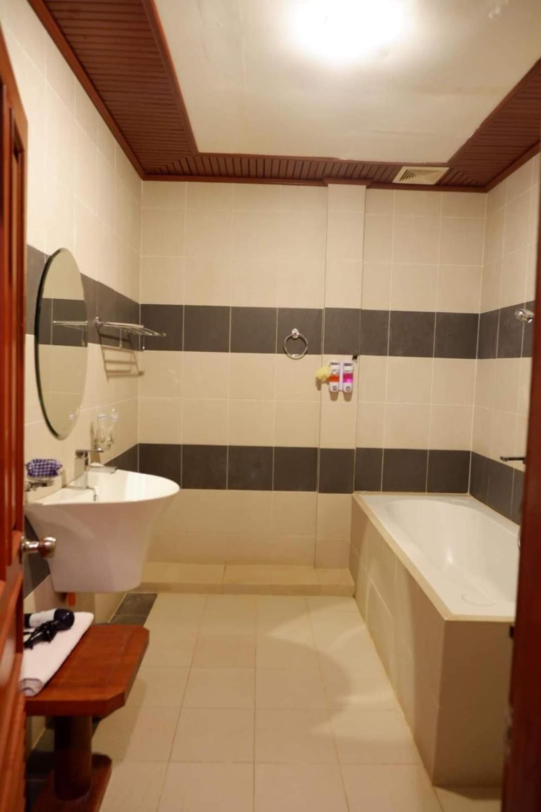 Kongmany Colonial House Hotel Muang Khong Bagian luar foto